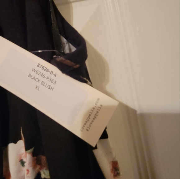 Loveappela black floral maxi dress - Picture 3 of 3